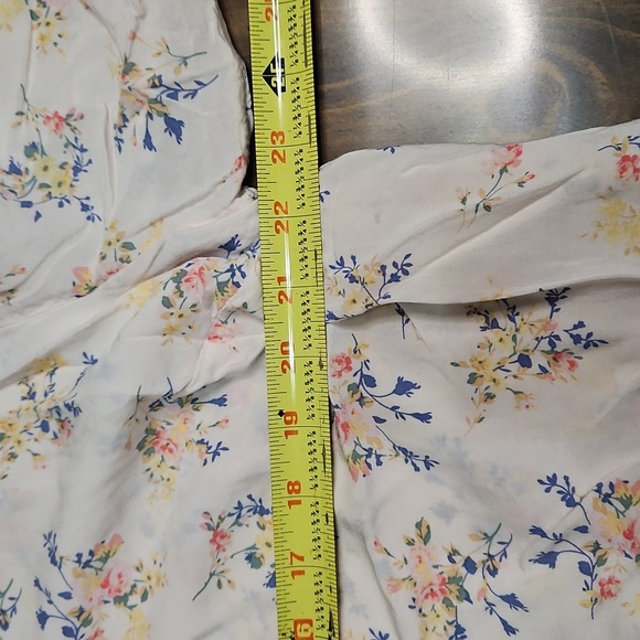 Floral Women's Top - Picture 11 of 12